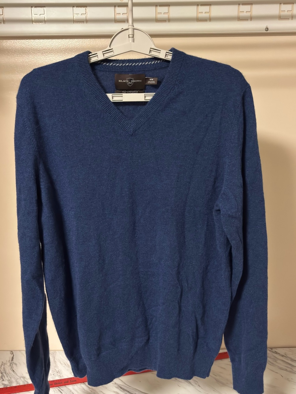 Black Brown 1826 Men's V-Neck Sweater in Blue 100% cashmere